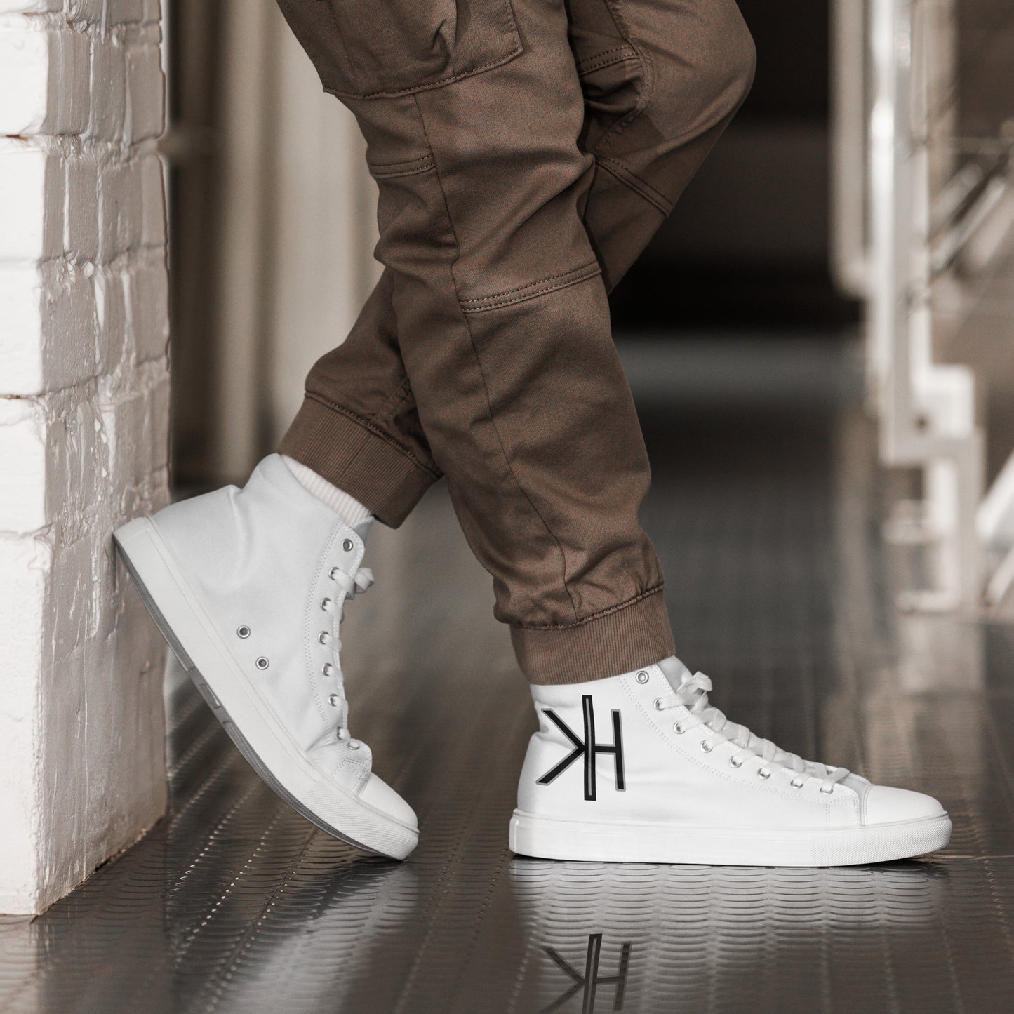 Men’s high top canvas shoes